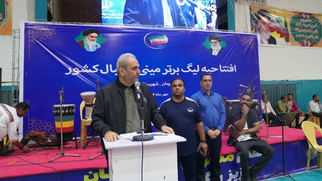 پیگیری دور مقدماتی لیگ برتر مینی‌فوتبال با برگزاری ۱۲ بازی در جیرفت/ با گزارش و حضور افتخاری جواد خیابانی